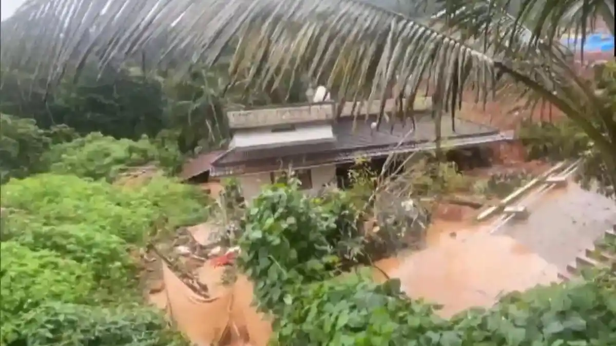 Kerala Landslide: Torrential Rains Trigger Massive Debris Slip in Wayanad
